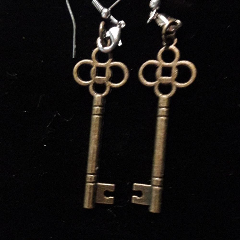 New "Antique " Celtic Key Design